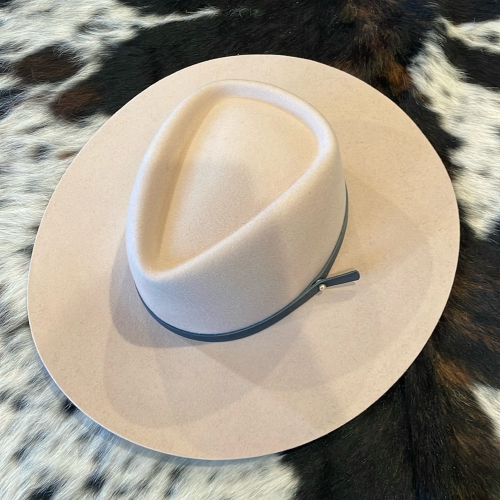 Gigi Pip Dakota Triangle Hat 57 NWT